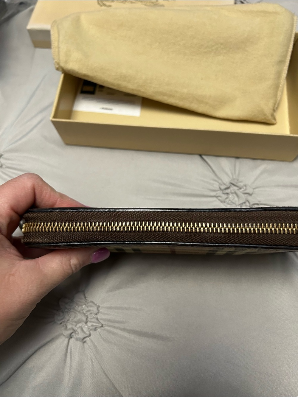 Burberry Vintage Check Zip Wallet in Beige and Dark Brown with Red Accent - Picture 6 of 10
